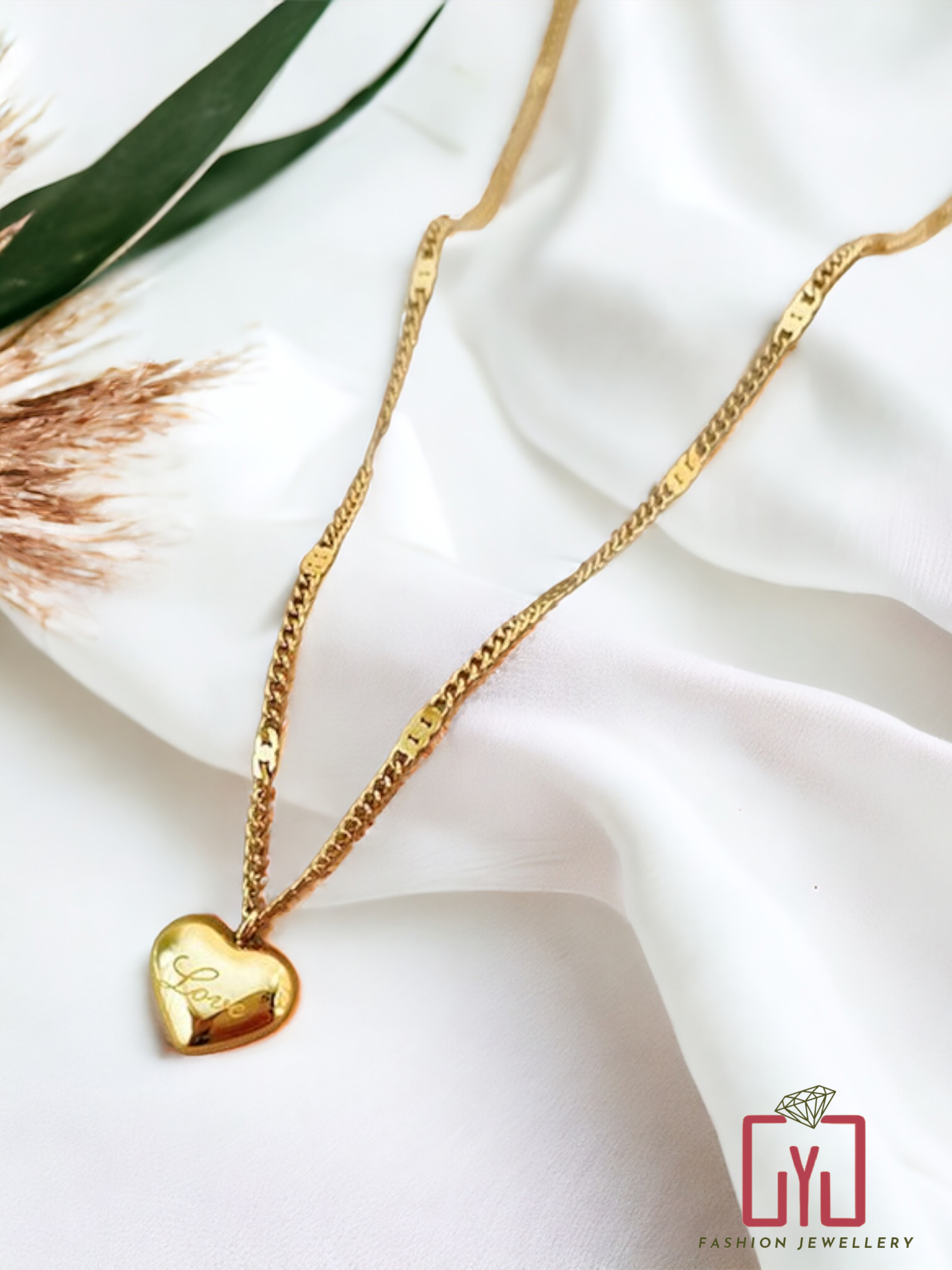 Antitarnish
Waterproof
Sweatproof
Hypoallergenic
18K Gold Plated
Stainless Steel
Long Lasting