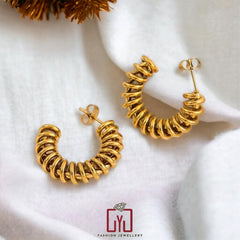 Antitarnish
Waterproof
Sweatproof
Hypoallergenic
18K Gold Plated
Stainless Steel
Long Lasting