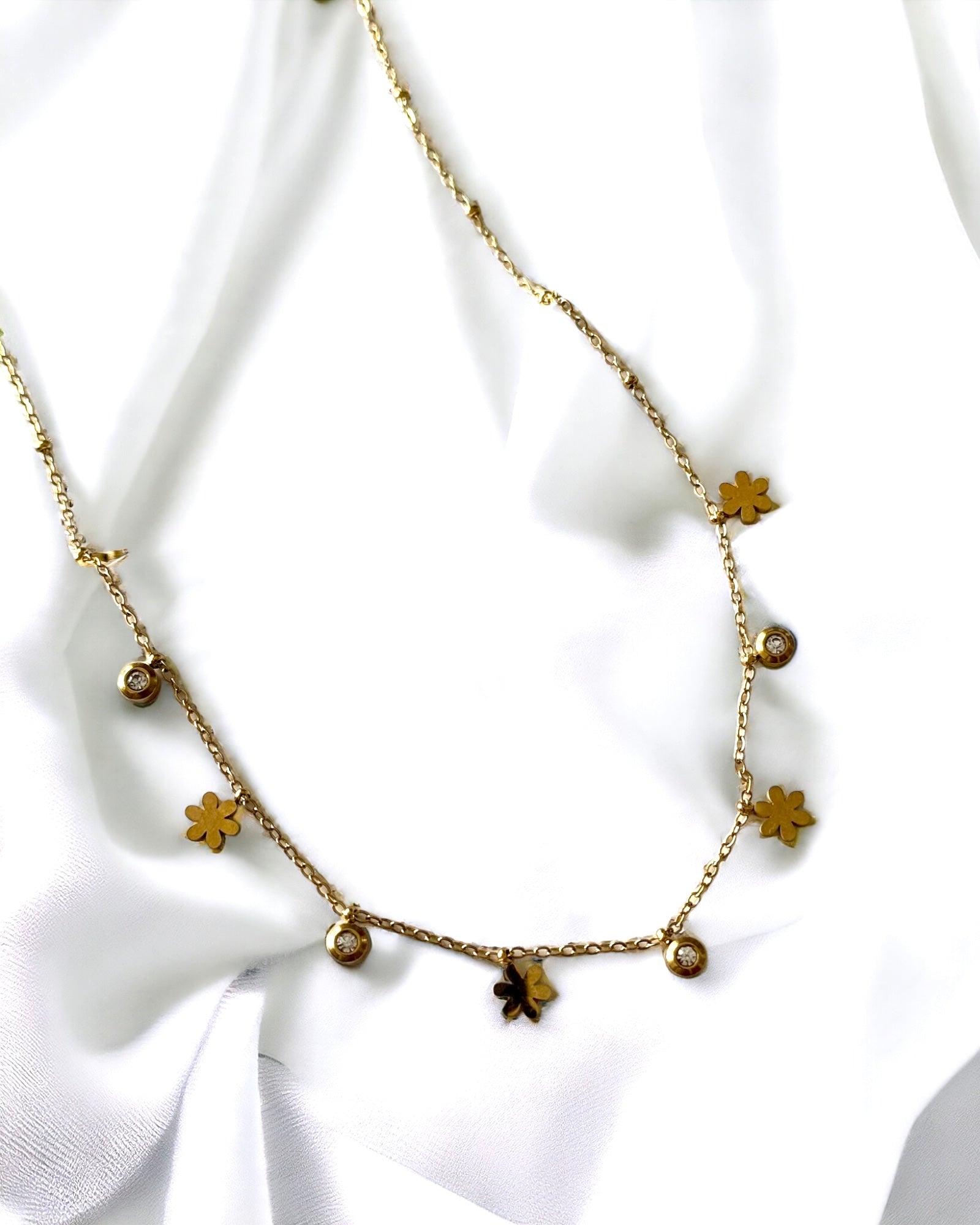 Delicate Daisy Antitarnish Necklace