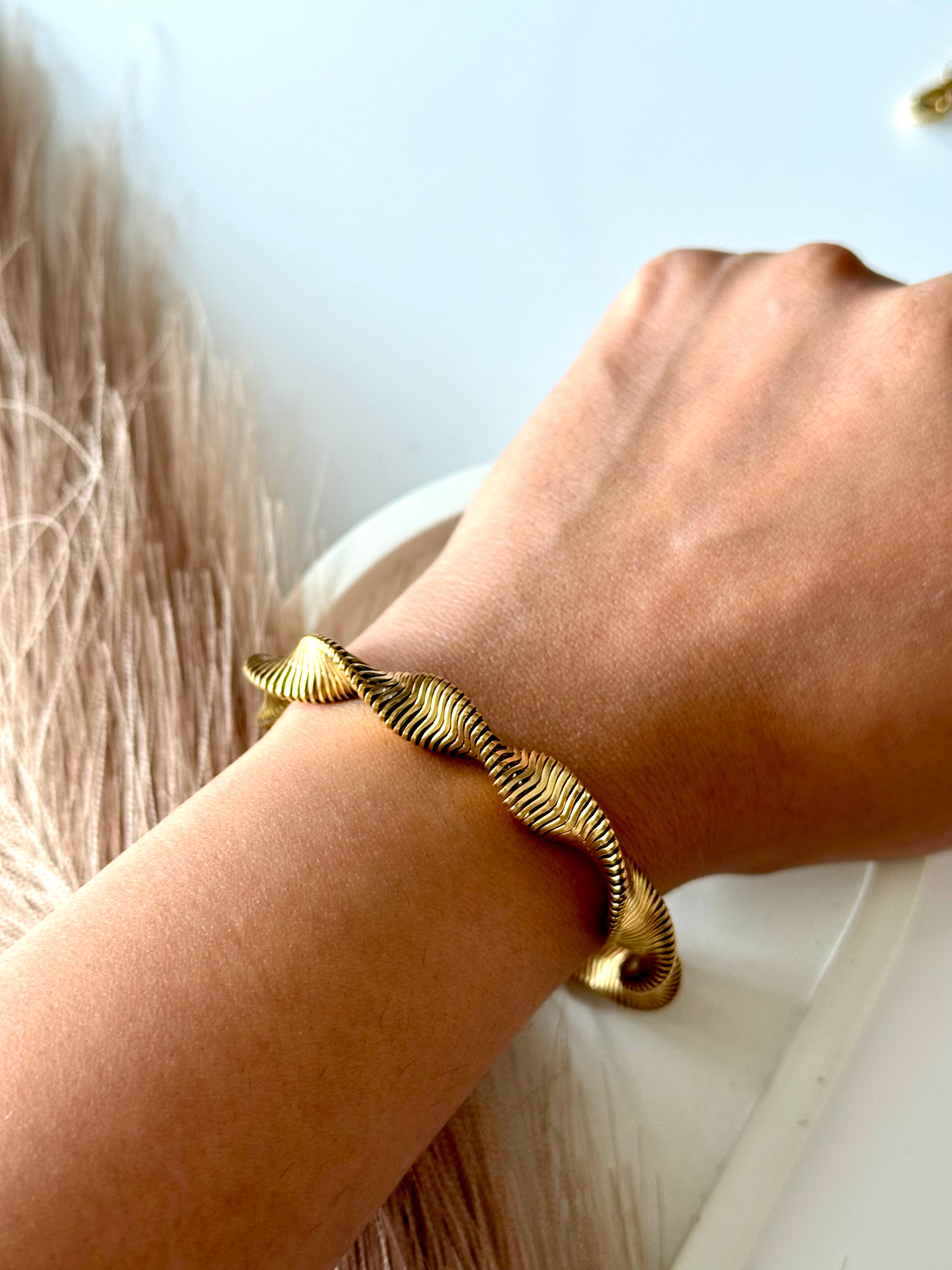 18K Gold Plated Antitarnish Spiral Wiper Bracelet