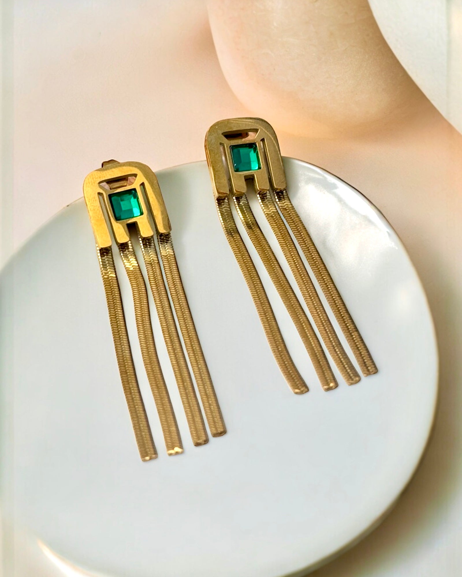 Chic Emerald Dangler Earrings✨