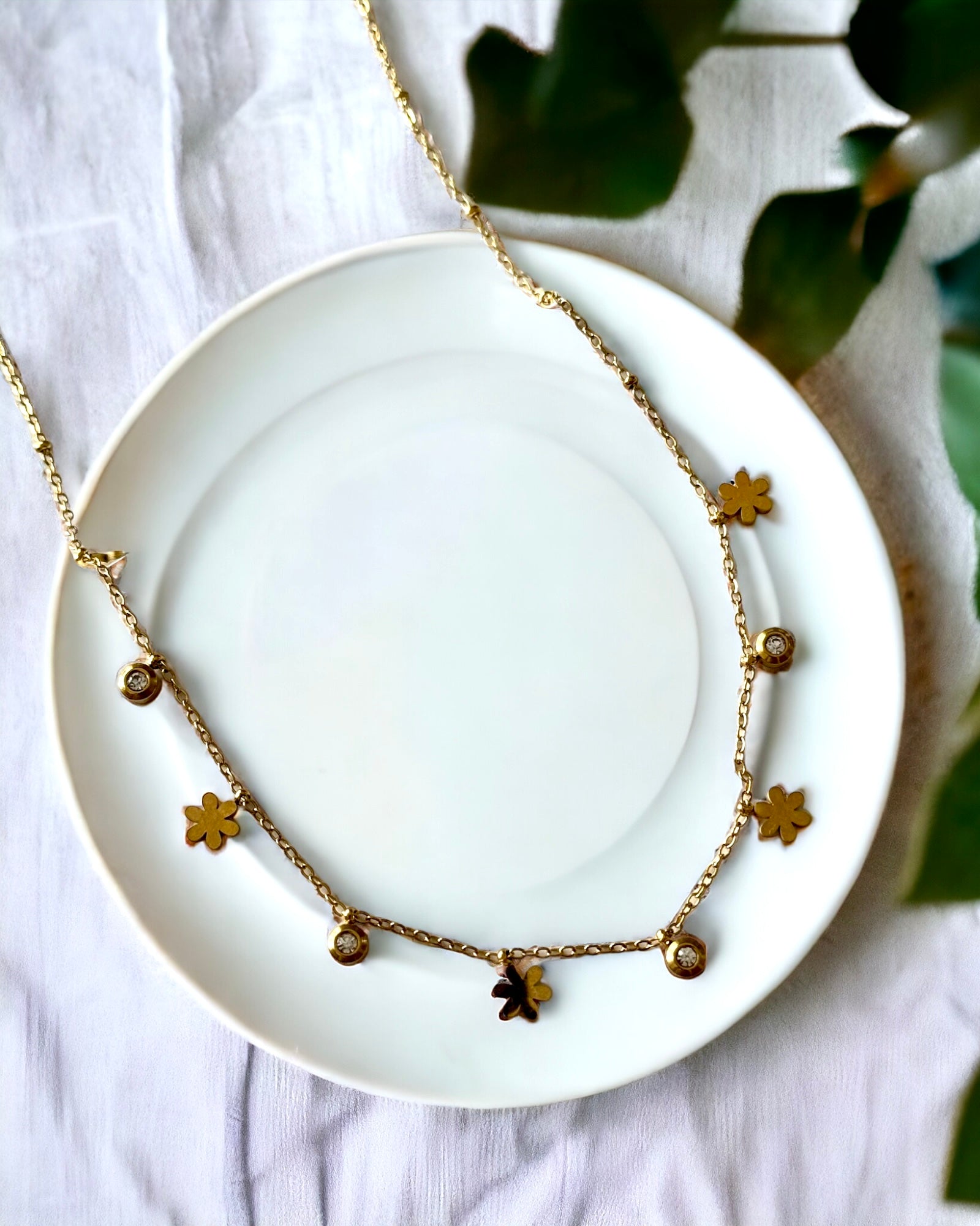 Delicate Daisy Antitarnish Necklace